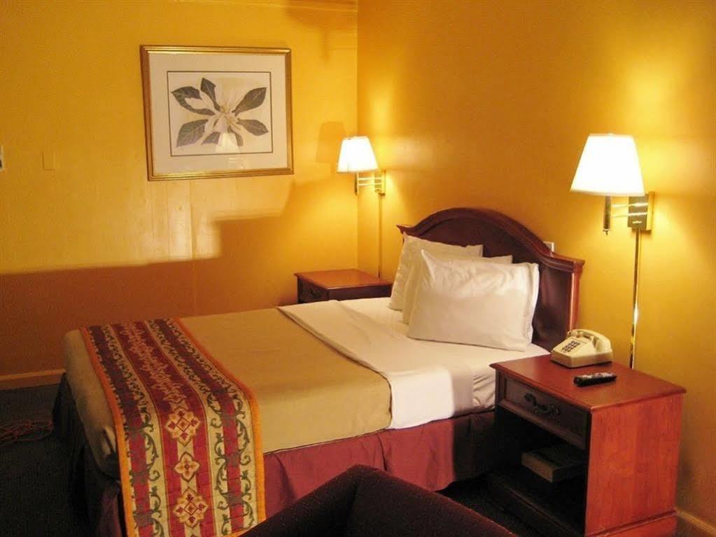 Charlotte Express Inn 外观 照片